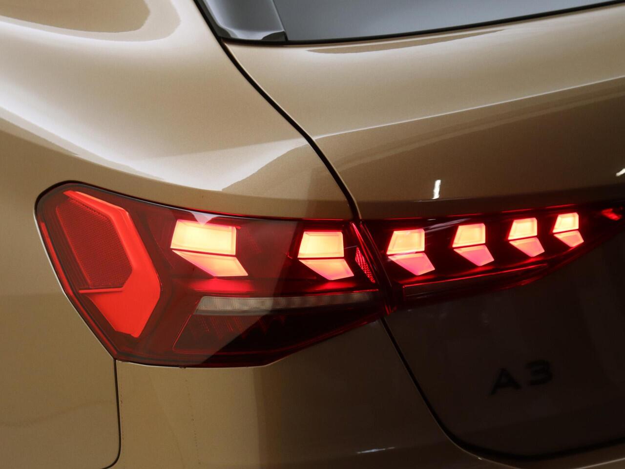 Audi A3 SPORTBACK allstreet 40 TFSI e S-tronic Advanced edition | Audi Exclusive lak | S-line interieur | Elek. bedienbare achterklep | Comfortsleutel | 18 inch LM velgen