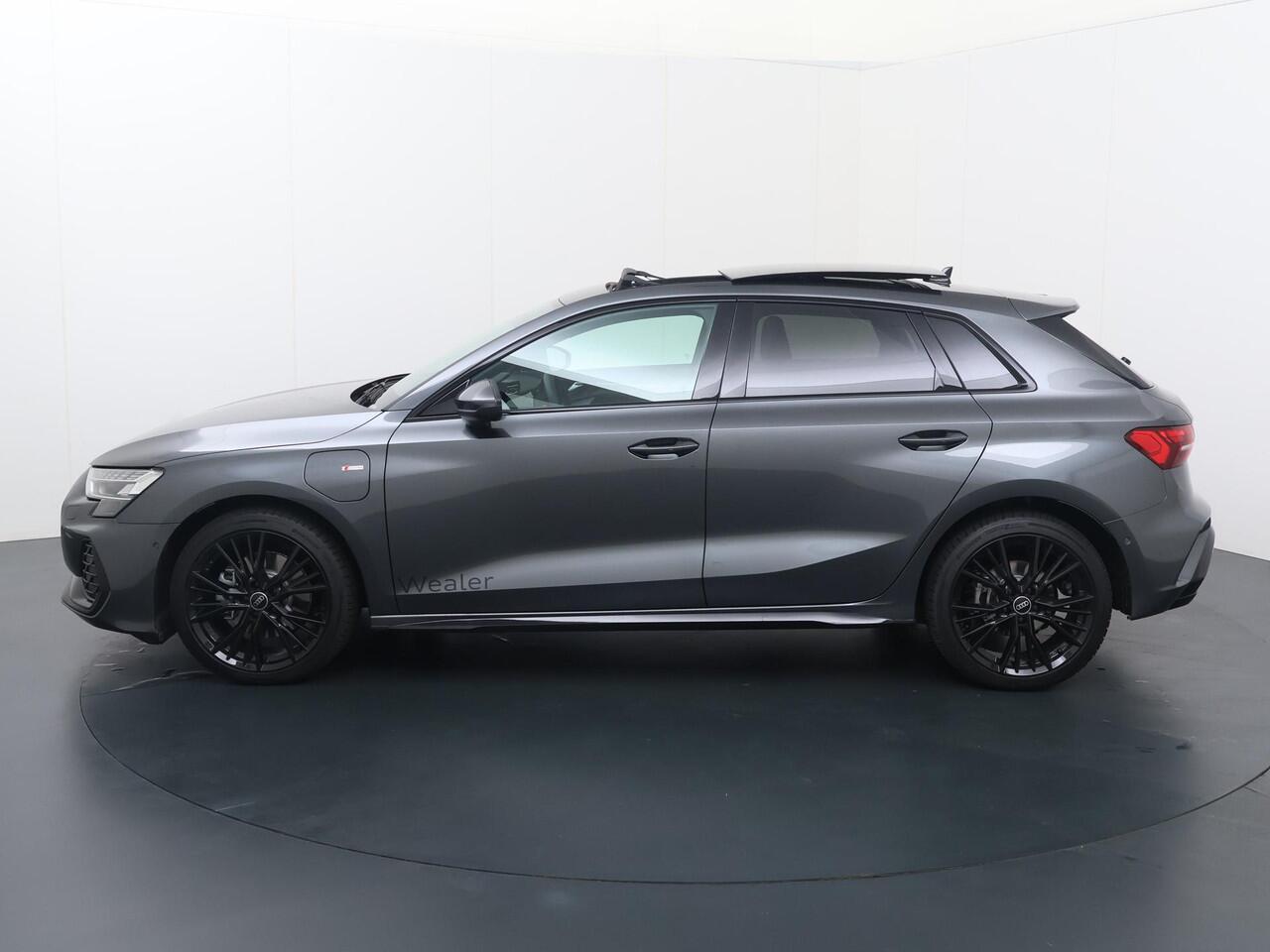 Audi A3 SPORTBACK 40 TFSI e S edition | Panoramadak | Adaptieve Cruise Control | Sfeerverlichting | Camera | Inklapbare spiegels | Sportstuur |