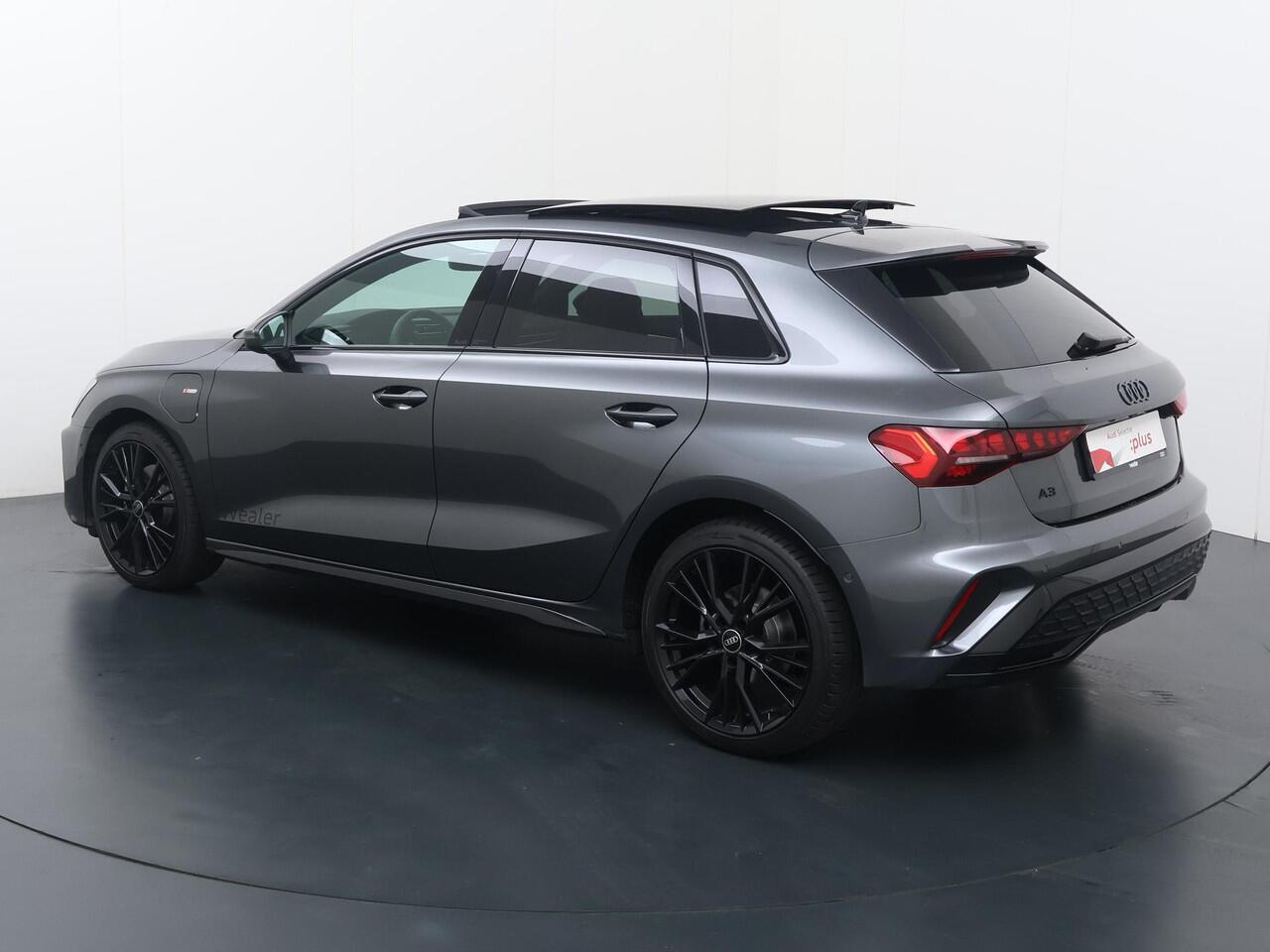 Audi A3 SPORTBACK 40 TFSI e S edition | Panoramadak | Adaptieve Cruise Control | Sfeerverlichting | Camera | Inklapbare spiegels | Sportstuur |