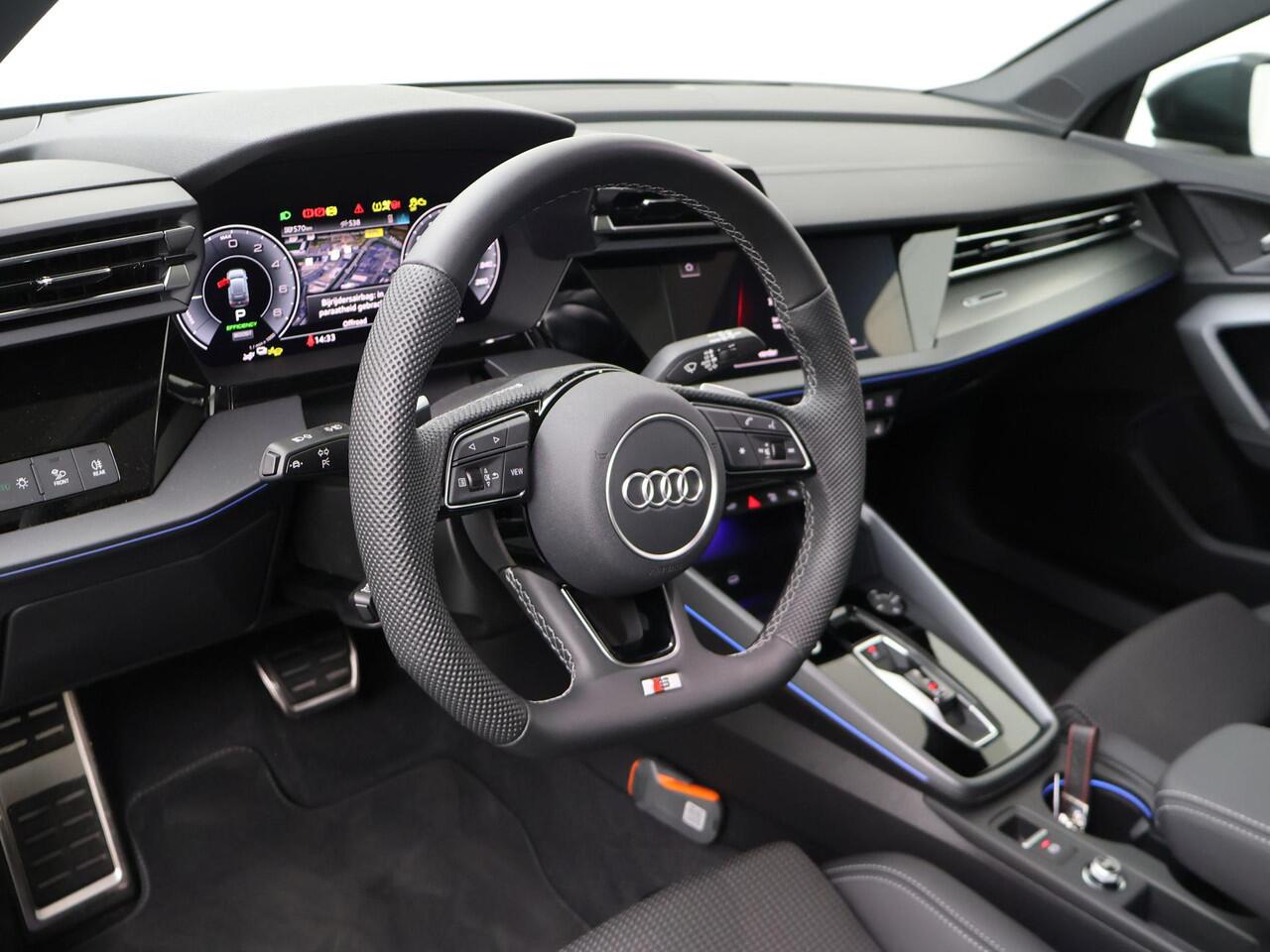 Audi A3 SPORTBACK 40 TFSI e S edition | Panoramadak | Adaptieve Cruise Control | Sfeerverlichting | Camera | Inklapbare spiegels | Sportstuur |