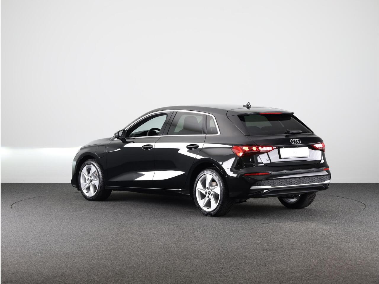 Audi A3 SPORTBACK 40 TFSI e Advanced edition 204pk | Verlengde garantie | Navigatie | Extra getint glas | Verwarmbare voorstoelen