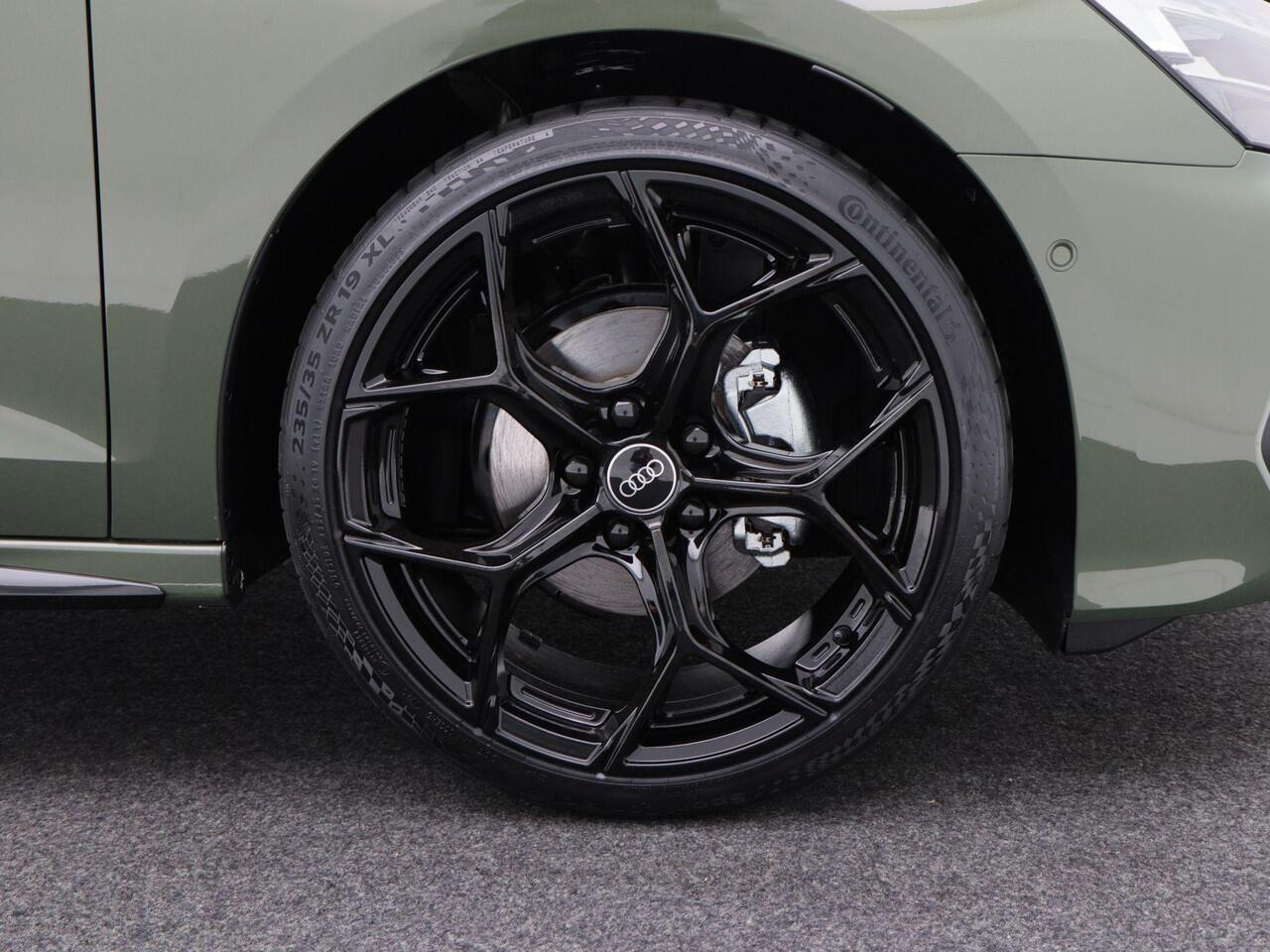 Audi A3 SPORTBACK 35 TFSI S edition | Privacy glas | Sonos 3d | 19 inch | Comfortsleutel | Matrix Led |