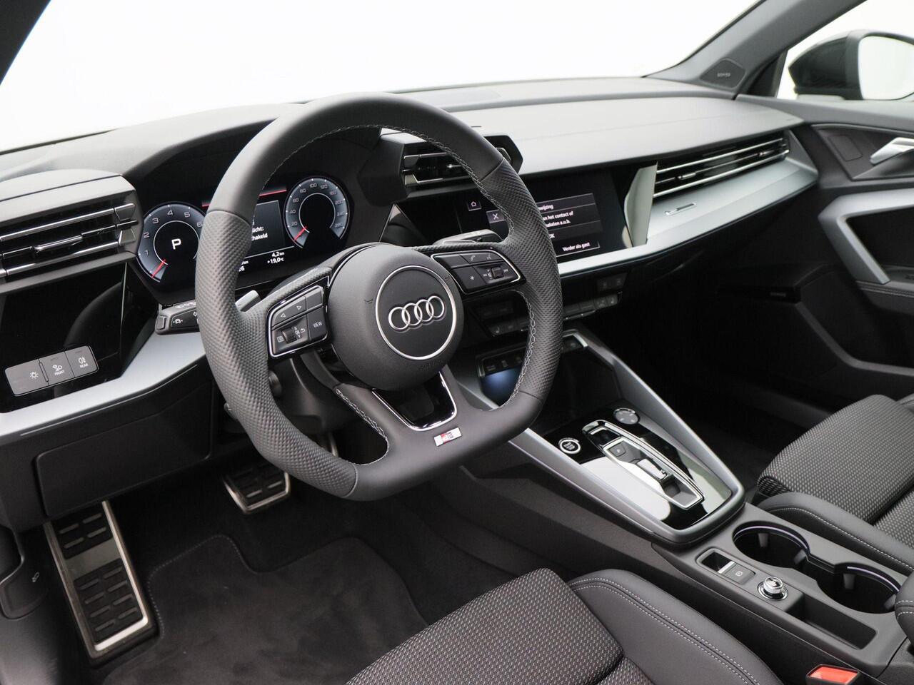 Audi A3 SPORTBACK 35 TFSI S edition | Privacy glas | Sonos 3d | 19 inch | Comfortsleutel | Matrix Led |