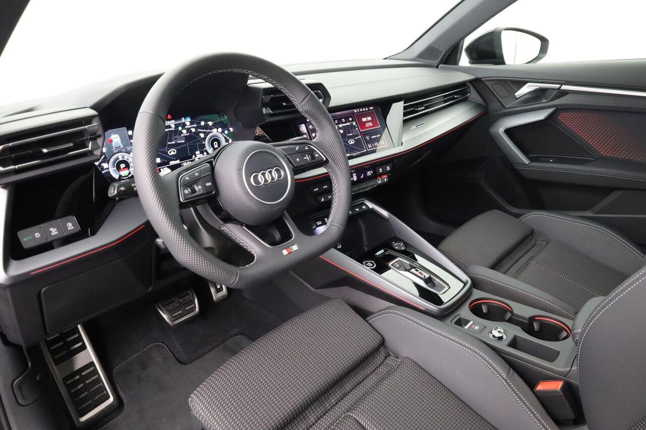 Audi A3 SPORTBACK 45 TFSI e 272 PK S edition Competition | Achteruitrijcamera | Sfeerverlichting | Stoelverwarming | Standkachel | Draadloos Apple Carplay | Drive Select |