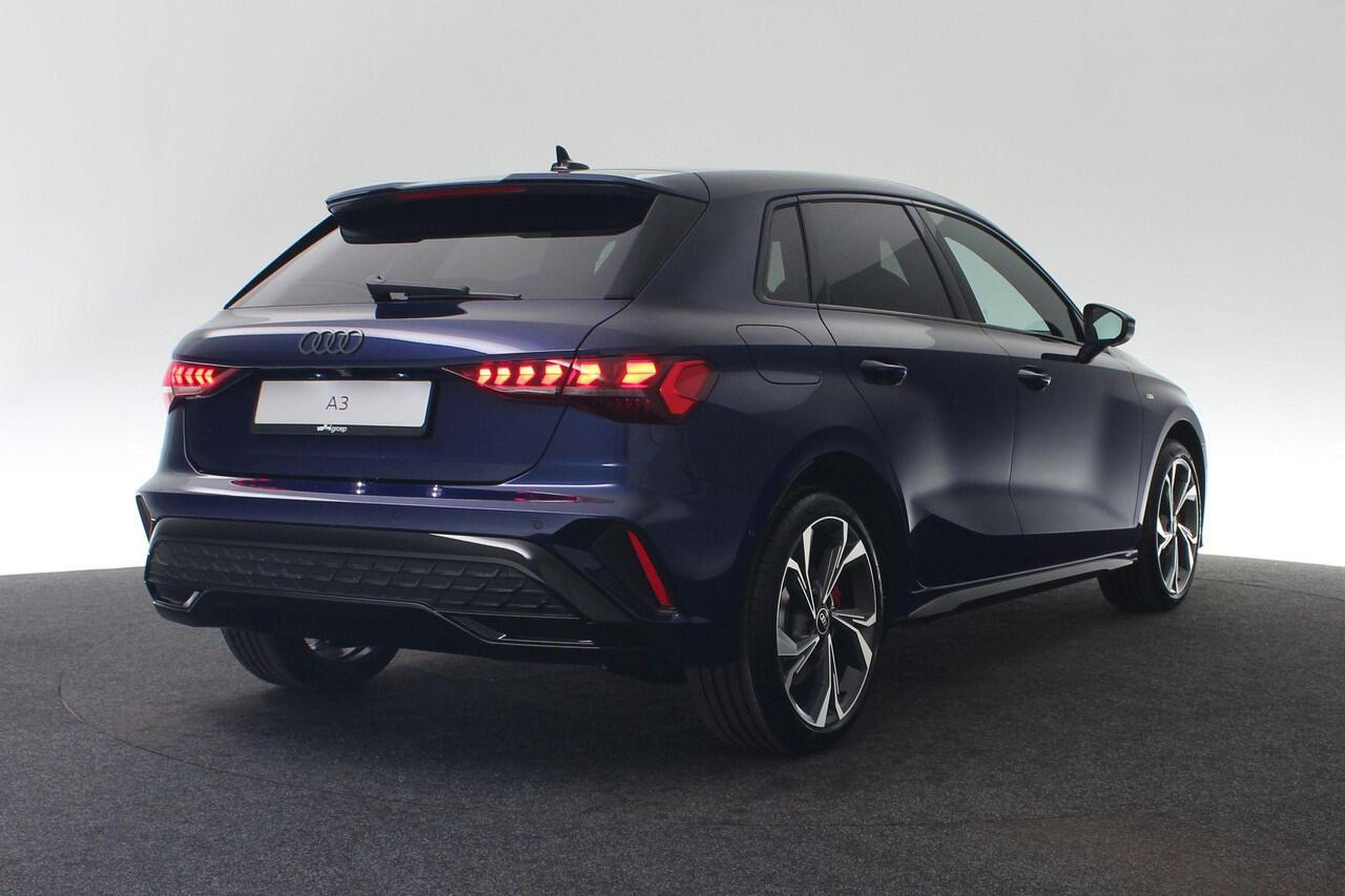 Audi A3 SPORTBACK 45 TFSI e 272 PK S edition Competition | Achteruitrijcamera | Sfeerverlichting | Stoelverwarming | Standkachel | Draadloos Apple Carplay | Drive Select |