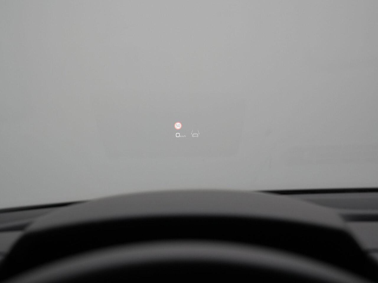 Audi A3 SPORTBACK 35 TFSI 150 pk S-tronic S-Line | Panoramadak | Trekhaak | Head-up display | Matrix LED | Sonos