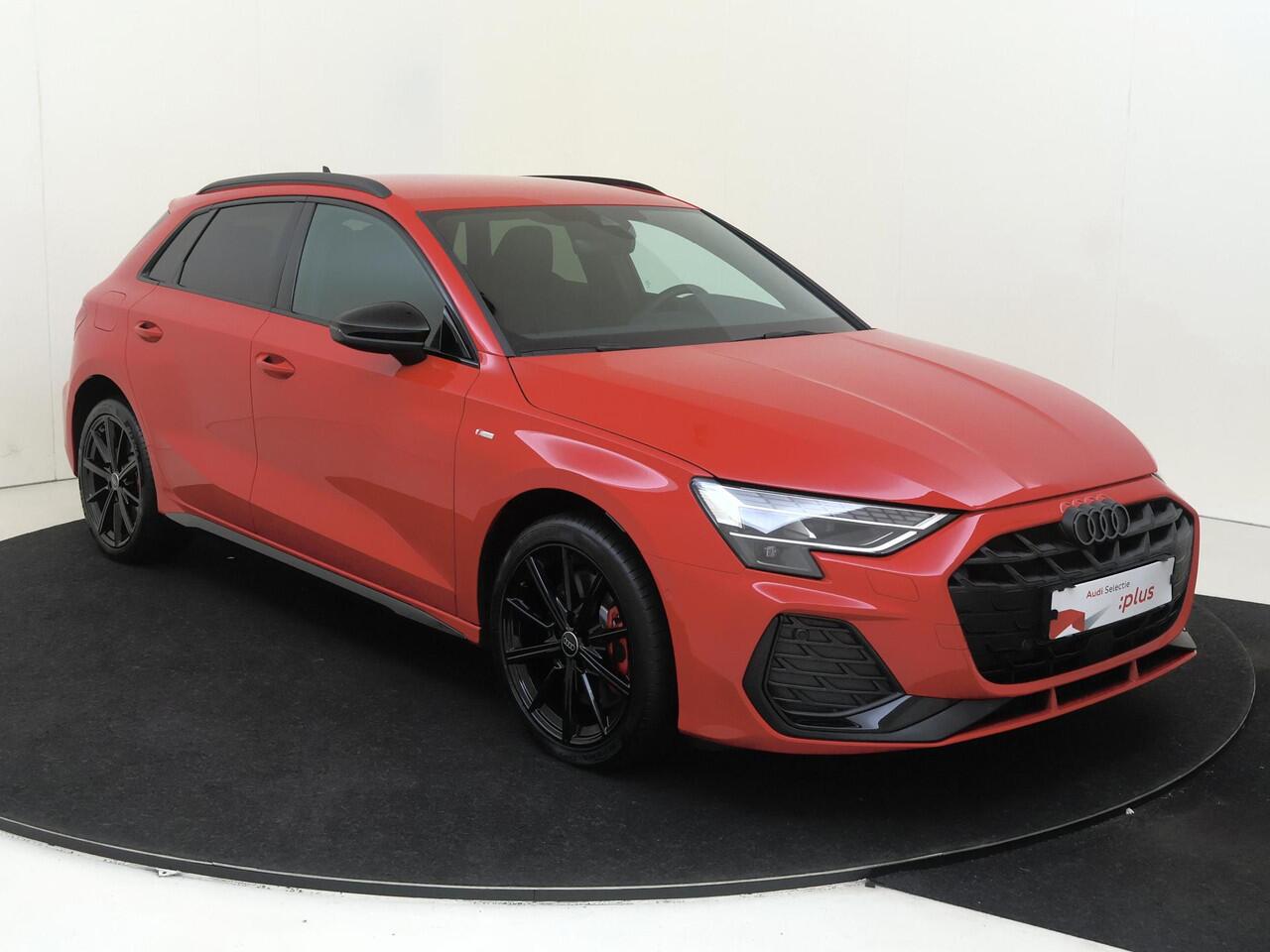 Audi A3 SPORTBACK 45 TFSI e S edition Competition | Trekhaak | Parkeerassistent | Achteruitrijcamera | Sportstoelen | Lederen bekleding 'Valcona' | Dodehoek detectie | Keyless | LED matrix verlichting |
