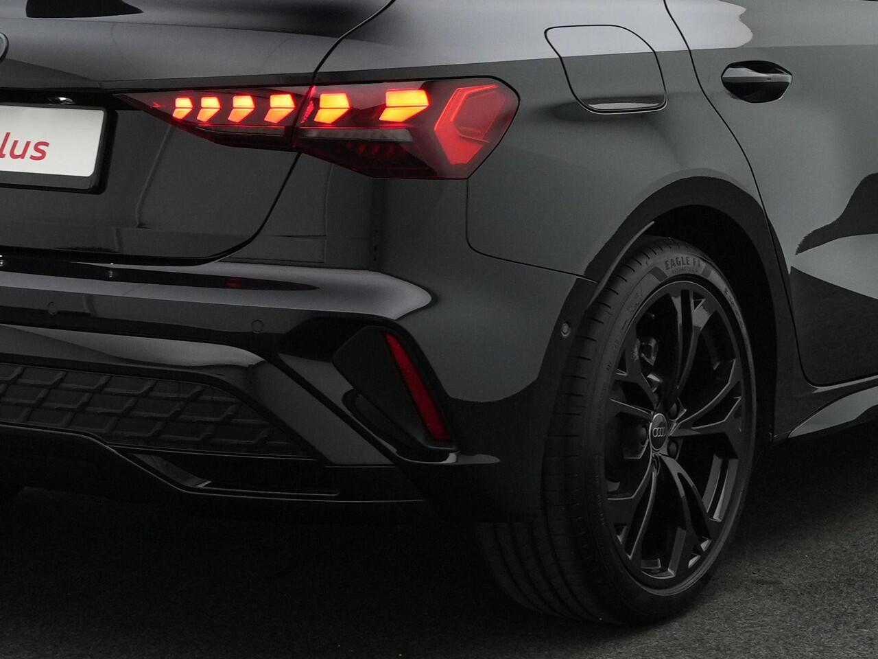 Audi A3 SPORTBACK 30 TFSI 116 pk S-tronic S edition Black style | S-Line | Achteruitrijcamera | Adaptive Cruise | Navigatie