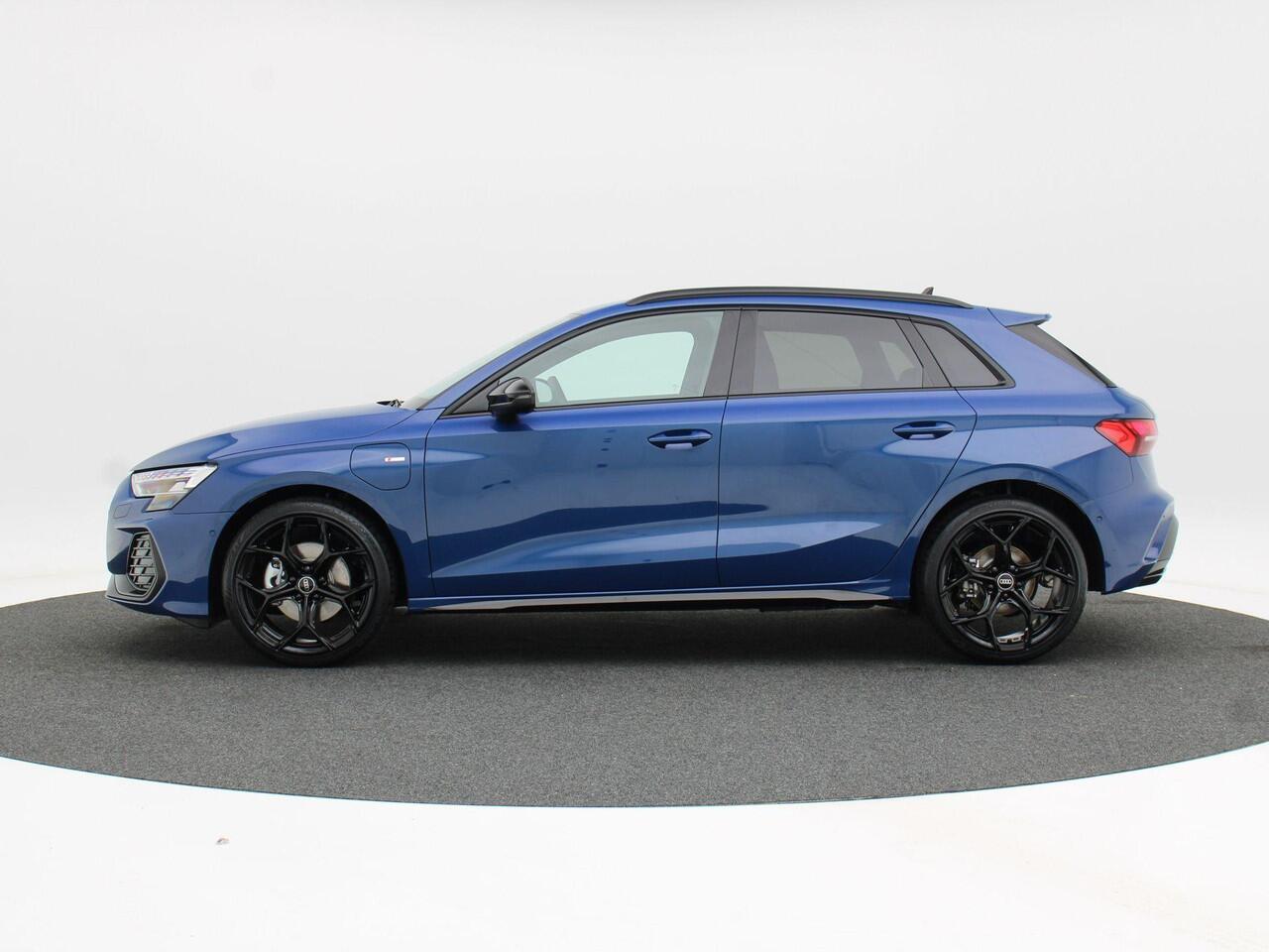 Audi A3 SPORTBACK 40 TFSI e | S edition | 204 PK | Privacy glas | Zwart Optiek | 19 inch | Sonos 3d | Matrix led |