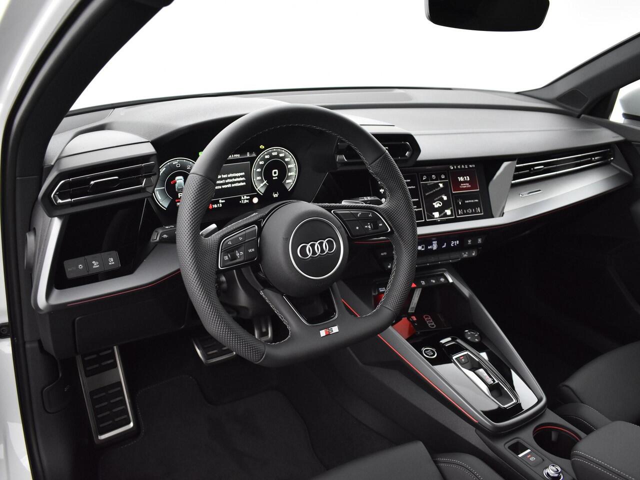 Audi A3 SPORTBACK Allstreet Advanced edition 40 TFSI e 204 PK · Lederen bekleding · Comfortsleutel · 18" LM Velgen · Assist. Driving + Parking plus