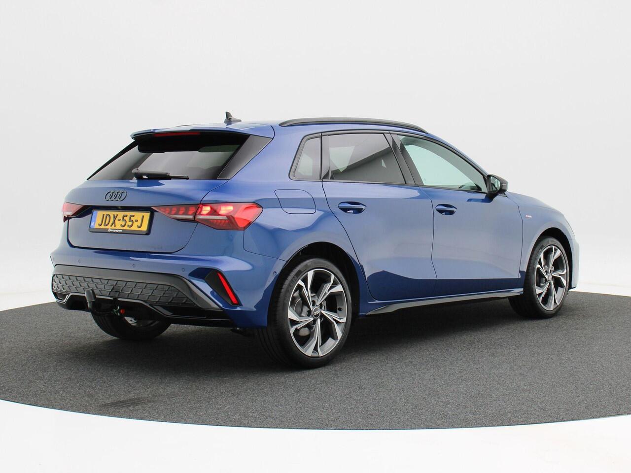 Audi A3 SPORTBACK 40 TFSI e 204 Pk Automaat S-Line | LED | Camera | Carplay | Stoel Verwarming | Navigatiesysteem | Sensoren | Elektrische Stoelen | 18 Inch | 9.557 Km!!