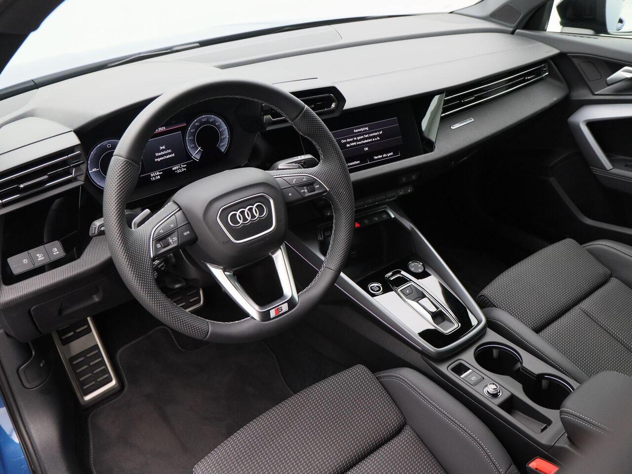 Audi A3 SPORTBACK 40 TFSI e 204 Pk Automaat S-Line | LED | Camera | Carplay | Stoel Verwarming | Navigatiesysteem | Sensoren | Elektrische Stoelen | 18 Inch | 9.557 Km!!