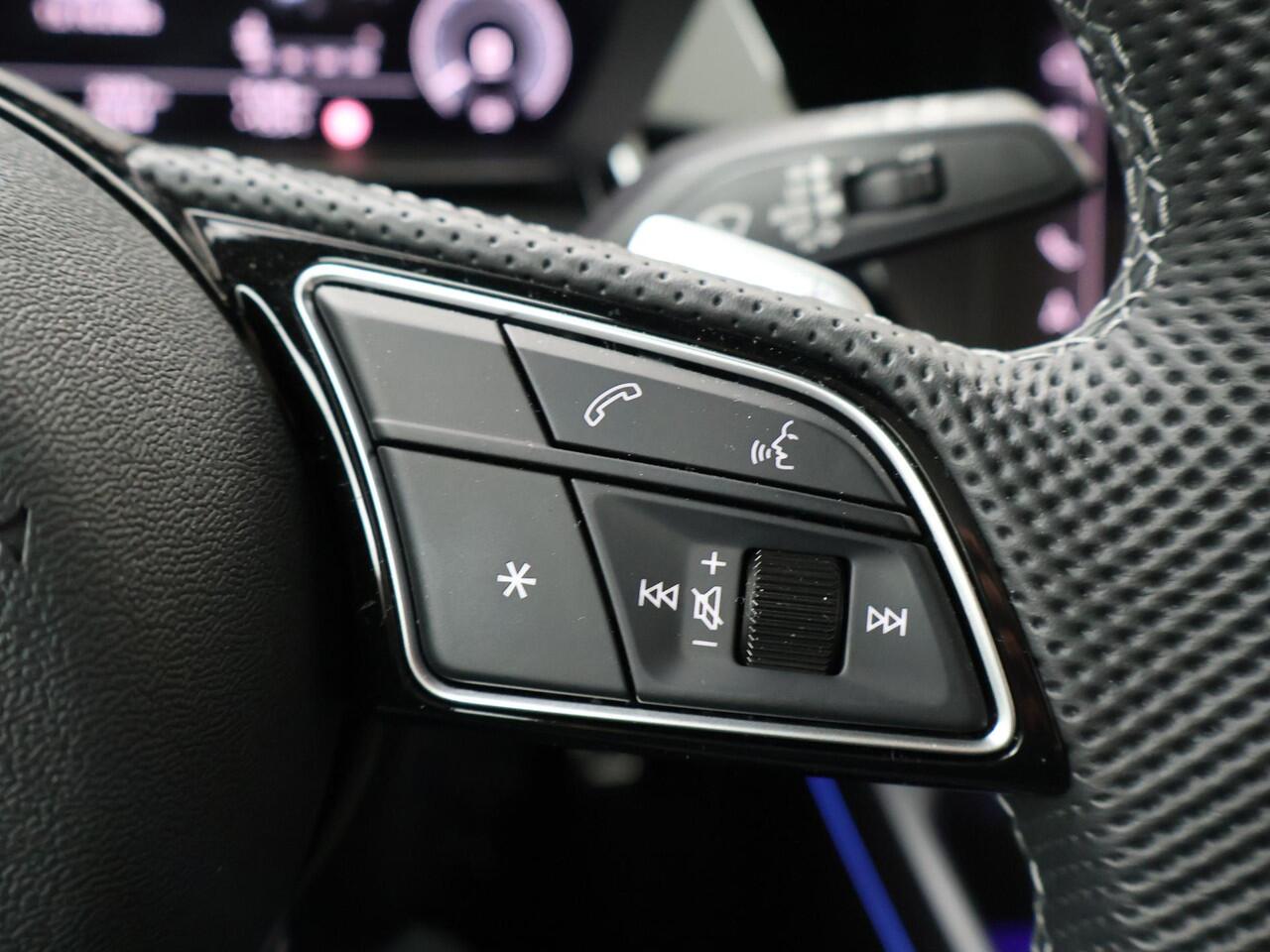 Audi A3 SPORTBACK 40 TFSI e S edition 204 pk S-tronic | Panoramadak | Adaptieve Cruise Control | Sfeerverlichting | Camera | Inklapbare spiegels | Stoelverwarming |