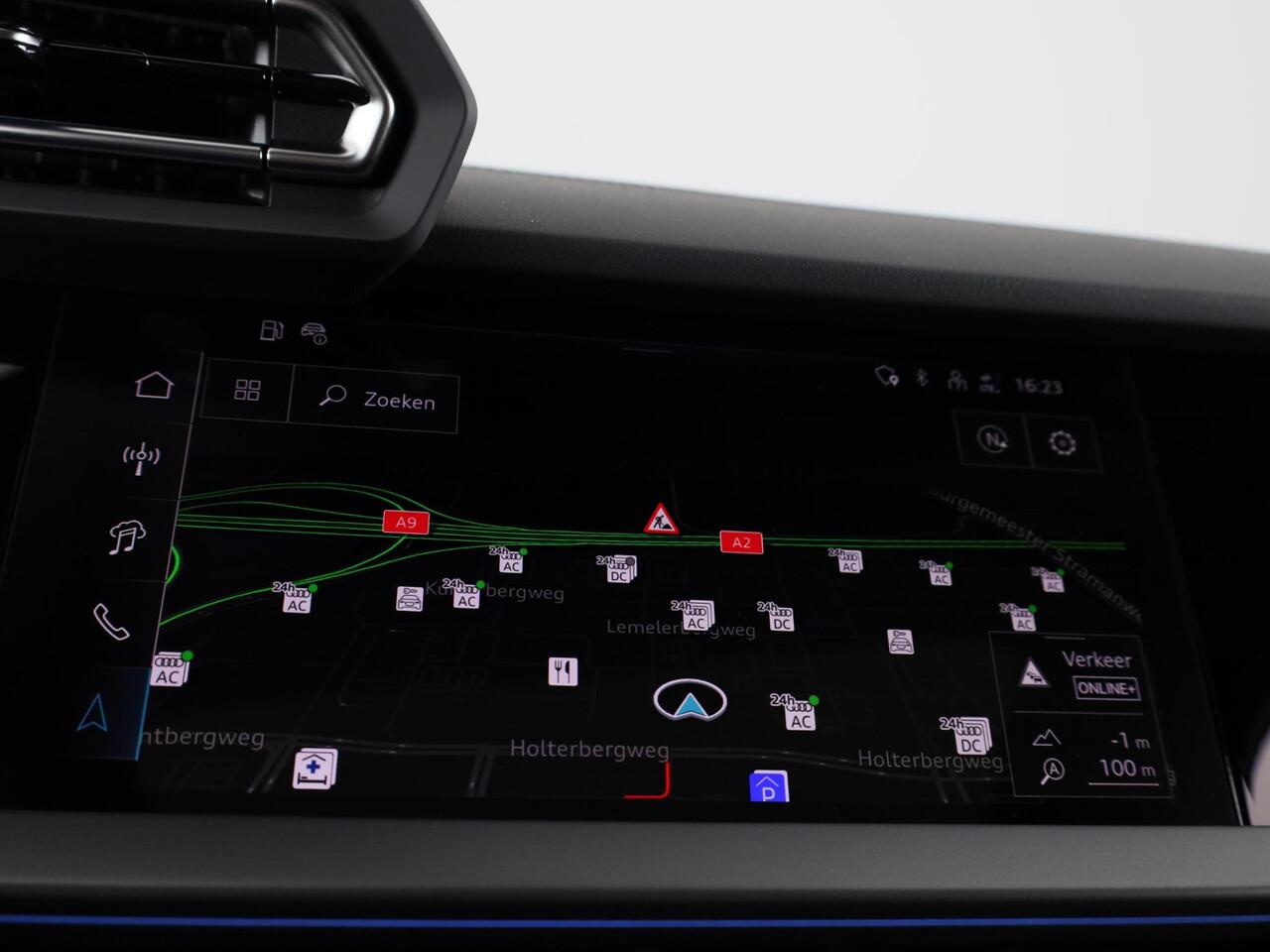 Audi A3 SPORTBACK 45 TFSI e S edition Competition 272pk | Panoramadak | Sonos Premium Audio | 19 inch Lichtmetalen velgen | Parkeercamera