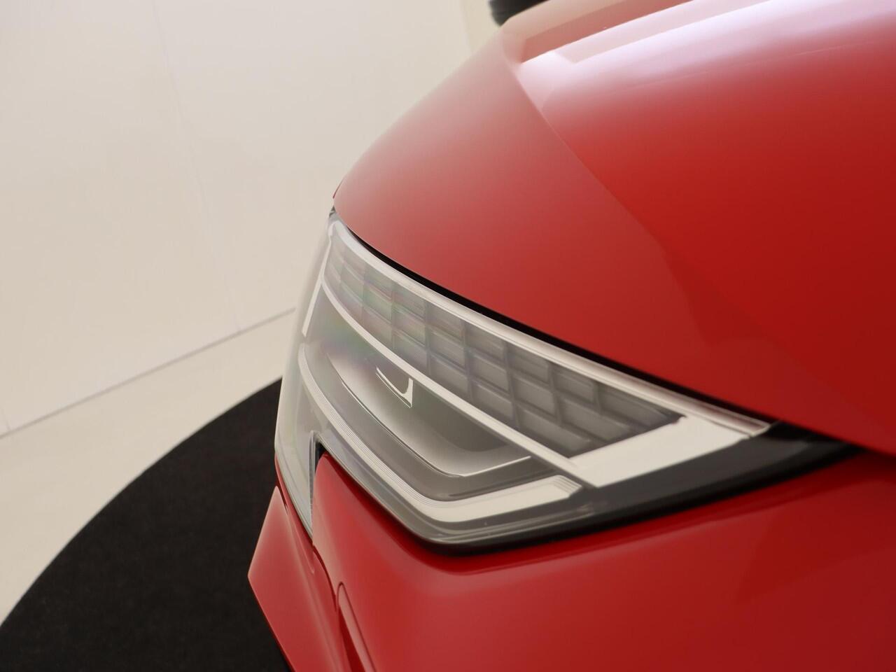 Audi A3 SPORTBACK 45 TFSI e S edition Competition | Trekhaak | Parkeerassistent | Achteruitrijcamera | Sportstoelen | Lederen bekleding 'Valcona' | Dodehoek detectie | Keyless | LED matrix verlichting |