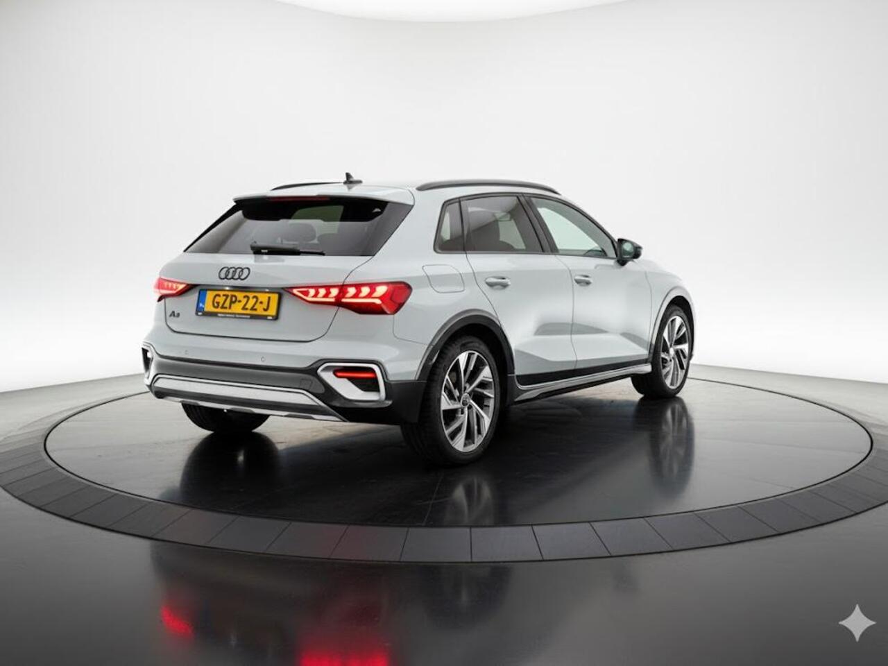 Audi A3 SPORTBACK allstreet 35 TFSI Advanced edition 150PK S-tronic | Ambient + | Elektrische verstelbare stoel | Elektrische achterklep | Parkeersensoren voor + achter |