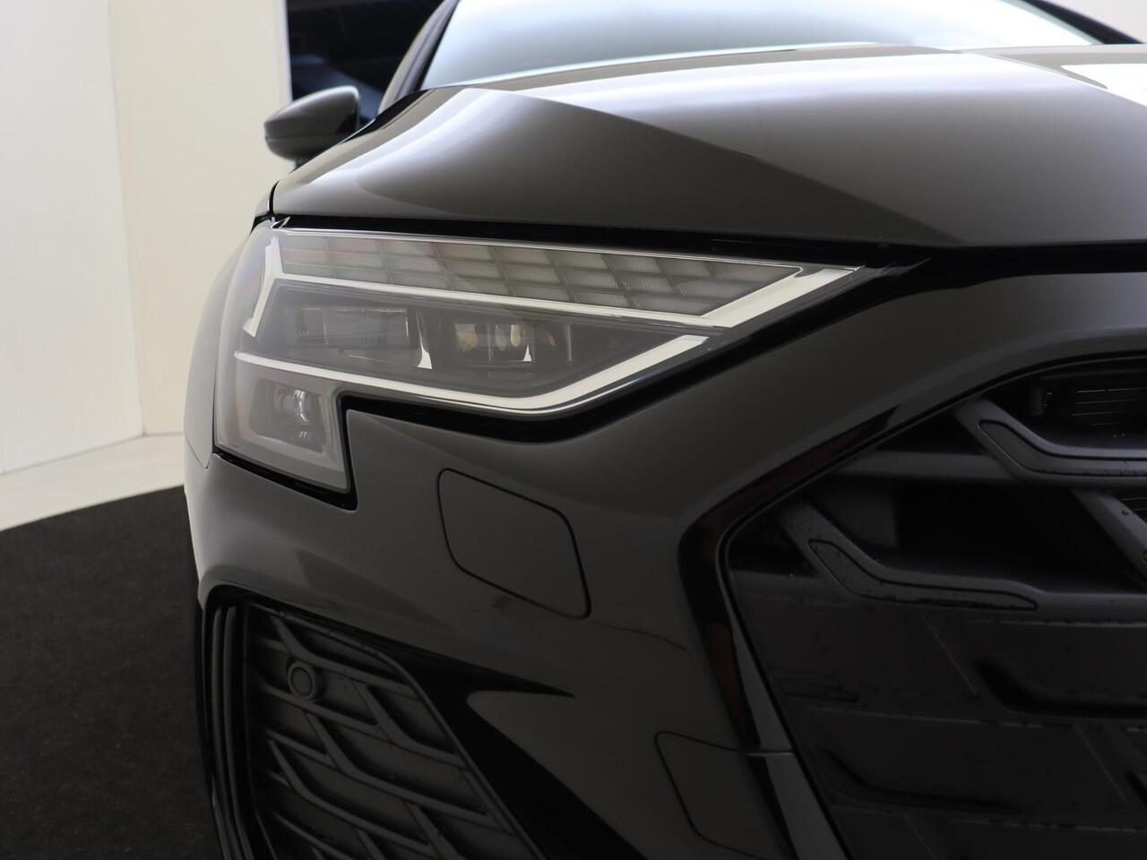 Audi A3 SPORTBACK 45 TFSI e S edition Competition | Panoramadak | Stoelverwarming | Sonos | Sfeerverlichting | Achteruitrijcamera | Keyless | Parkeerasisstent