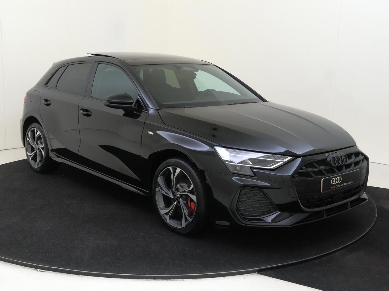 Audi A3 SPORTBACK 45 TFSI e S edition Competition | Panoramadak | Stoelverwarming | Sonos | Sfeerverlichting | Achteruitrijcamera | Keyless | Parkeerasisstent