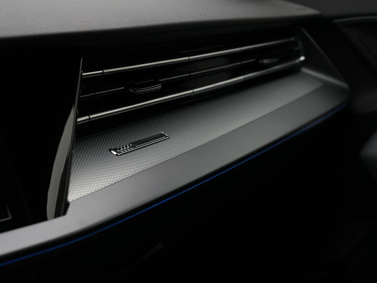 Audi A3 SPORTBACK 45 TFSI e 272 pk S-tronic S-Line | Sonos | Elektr. verstelbare stoel | Achteruitrijcamera | Stoelverwarming