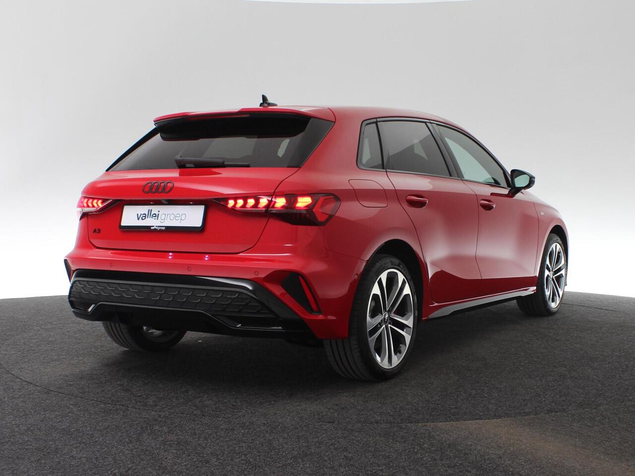 Audi A3 SPORTBACK 45 TFSI e 272 pk S-tronic S-Line | Elektr. verstelbare stoel | Achteruitrijcamera | Stoelverwarming | Adaptive Cruise | Navigatie