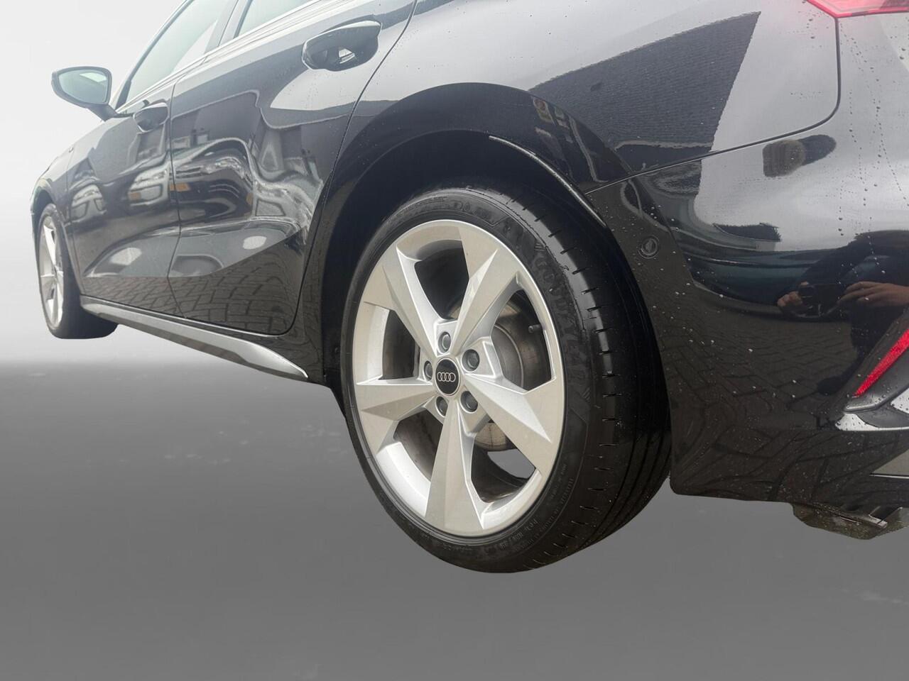 Audi A3 SPORTBACK 35 TFSI S edition | 3X S Line | Schuif-Kantel Dak | Sportstoelen | SONOS | Camera | Stoelverwarming | Apple Carplay | Adaptief Cruise Control | Climate Control