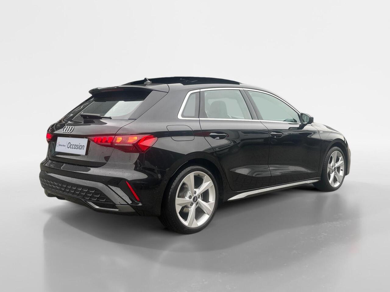 Audi A3 SPORTBACK 35 TFSI S edition | 3X S Line | Schuif-Kantel Dak | Sportstoelen | SONOS | Camera | Stoelverwarming | Apple Carplay | Adaptief Cruise Control | Climate Control