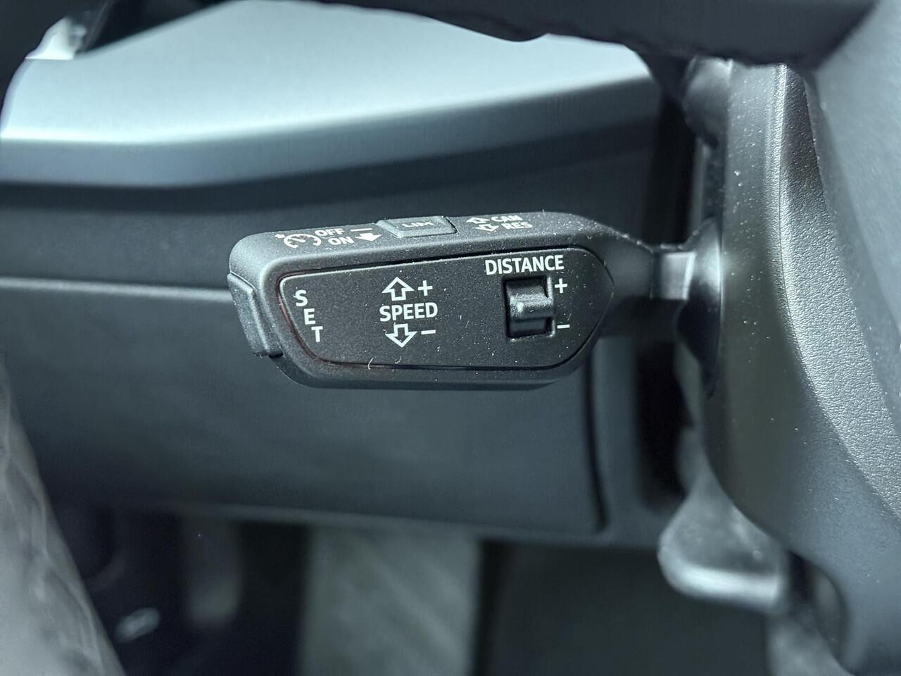 Audi A3 SPORTBACK 45 TFSI e S edition Competition | 272 PK | SoH 97% | Trekhaak | Head-up display | Adaptive cruise control | Sonos premium sound | S line | Navigatiesysteem |