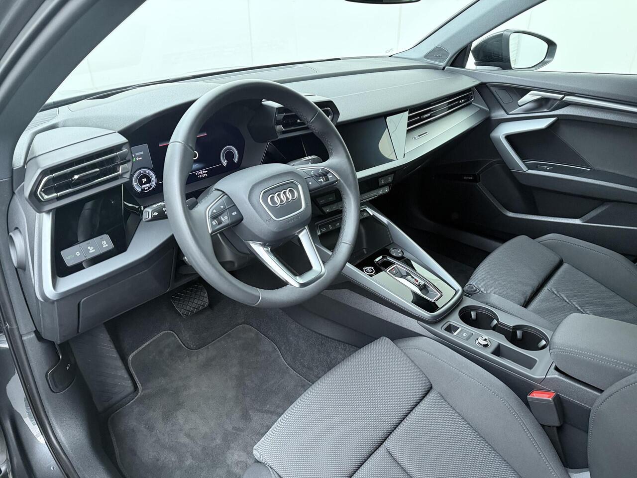 Audi A3 SPORTBACK 45 TFSI e S edition Competition | 272 PK | SoH 97% | Trekhaak | Head-up display | Adaptive cruise control | Sonos premium sound | S line | Navigatiesysteem |