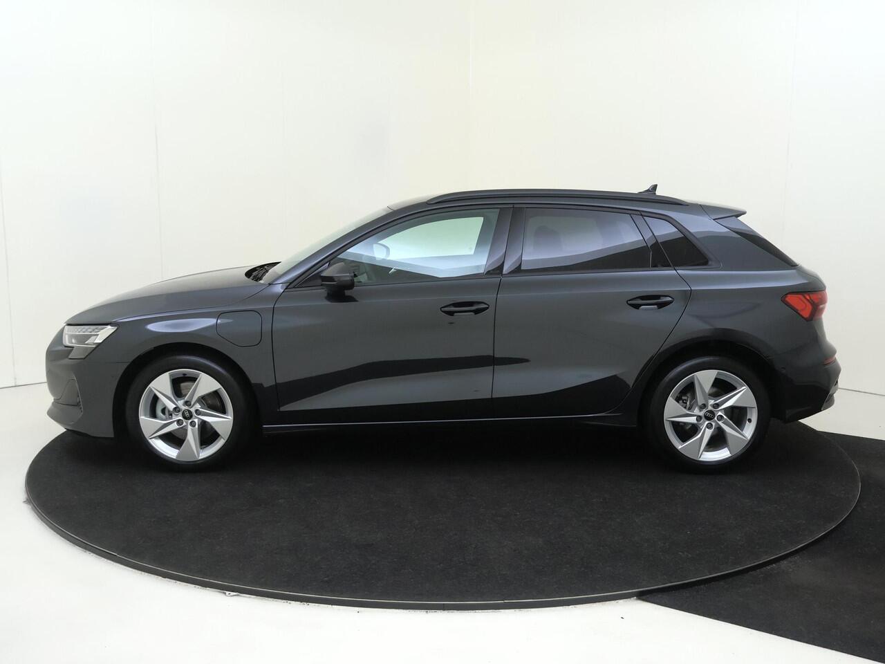 Audi A3 SPORTBACK 40 TFSI e Edition | SoH 98% | LED matrix verlichting | Navigatie | Elektrische bestuurdersstoel | Keyless | Parkeersensoren | Cruise control | CarPlay | Stoelverwarming |