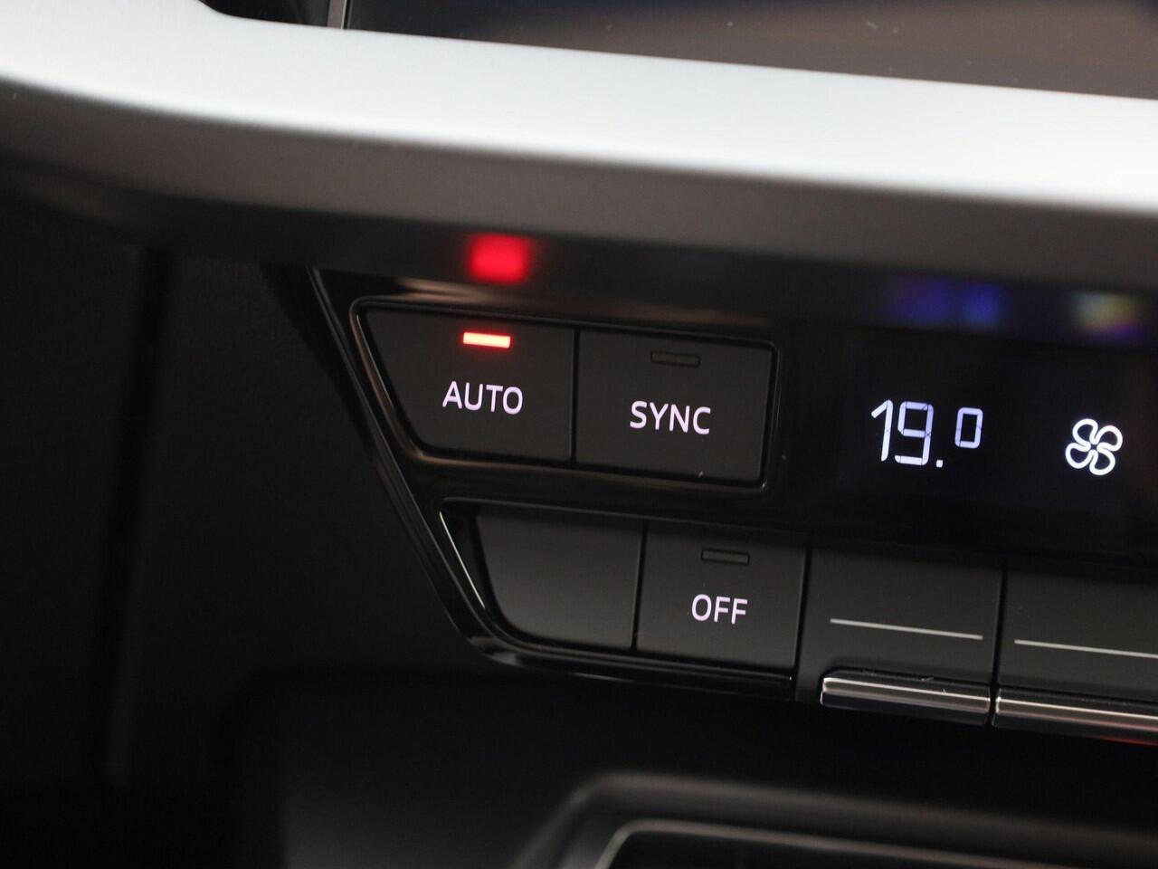 Audi A3 SPORTBACK 45 TFSIe 272PK S Line Competition · Panoramadak · Drive select · Camera + Parkeersensoren · Garantie t/m 16-04-2027 · TOPDEAL