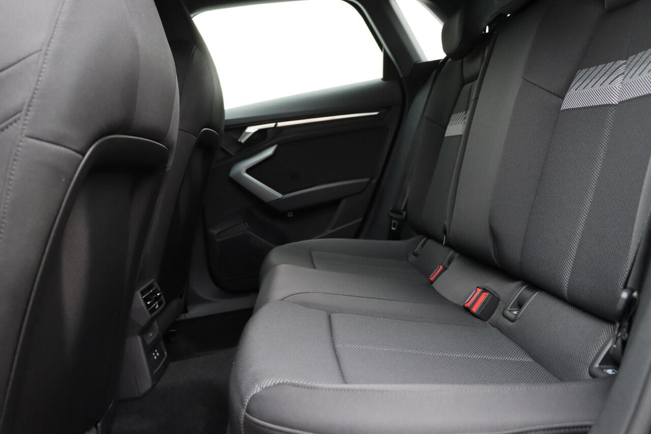 Audi A3 SPORTBACK 40 TFSI e Advanced edition 204pk | ACC | Stoelverwarming | Camera | CarPlay | Park assist