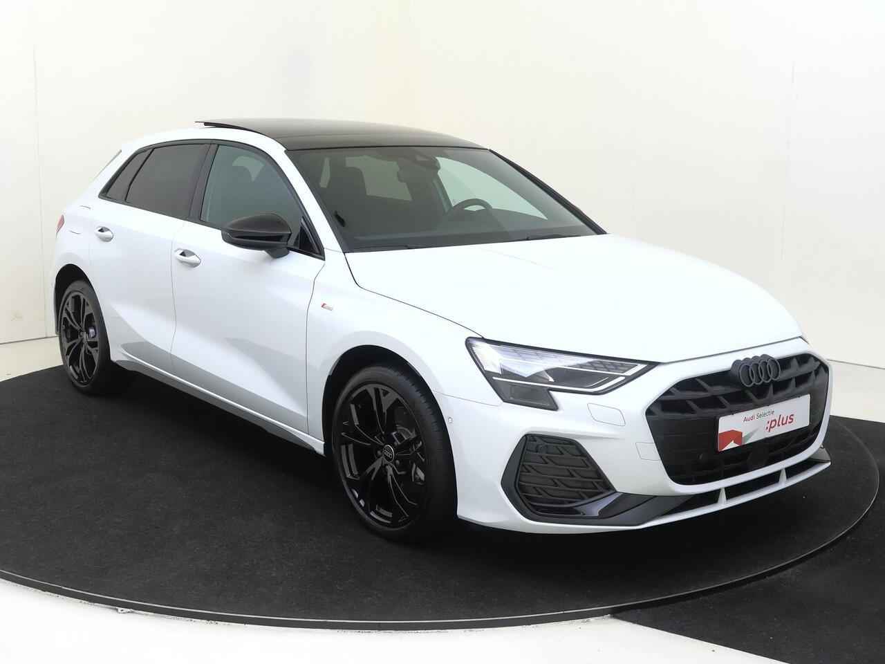 Audi A3 SPORTBACK 40 TFSI e S edition | Panoramadak | SONOS audio | Head-up display | Dodehoek detectie | Adaptieve cruise control | Stoelverwarming | Achteruitrijcamera | Parkeerassistent |