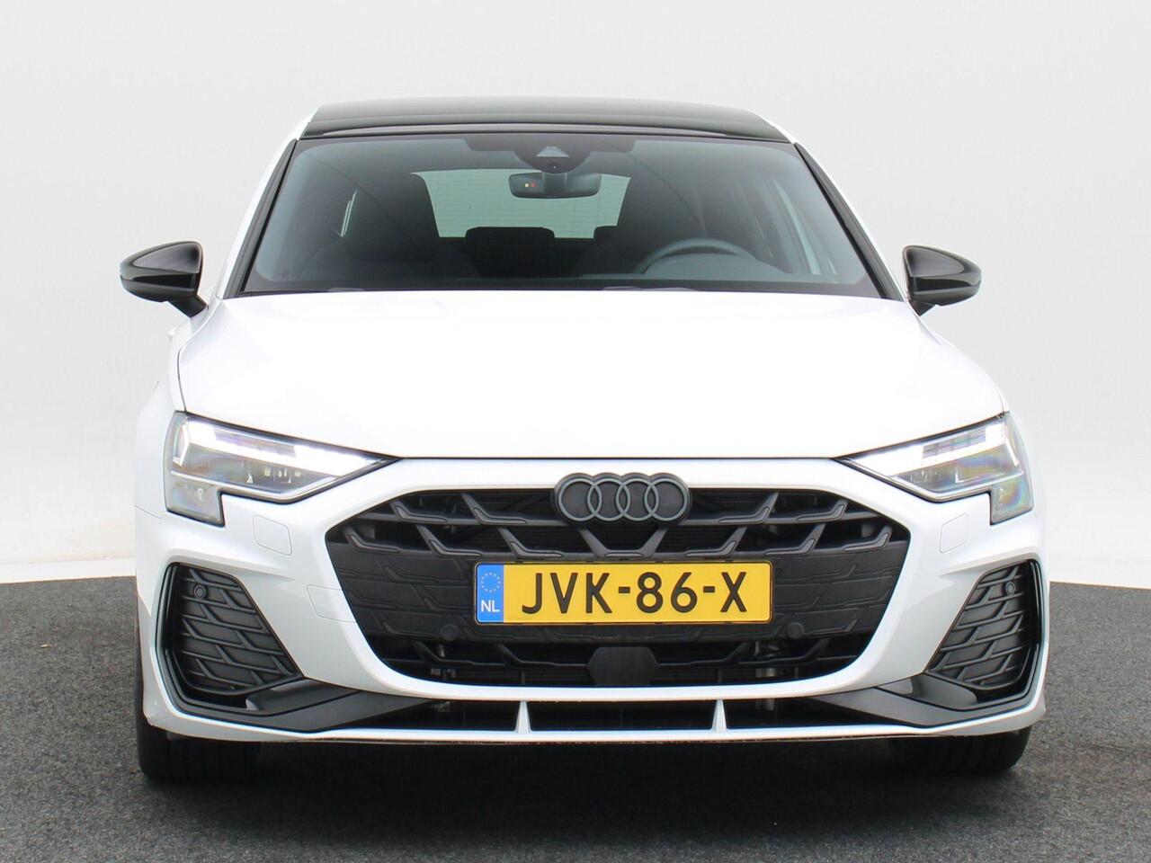 Audi A3 SPORTBACK 45 TFSi e 272 Pk S-Line Competition | Leder | Panoramadak | Full LED | Camera | Apple Carplay | 18 Inch | 6.895 Km !!