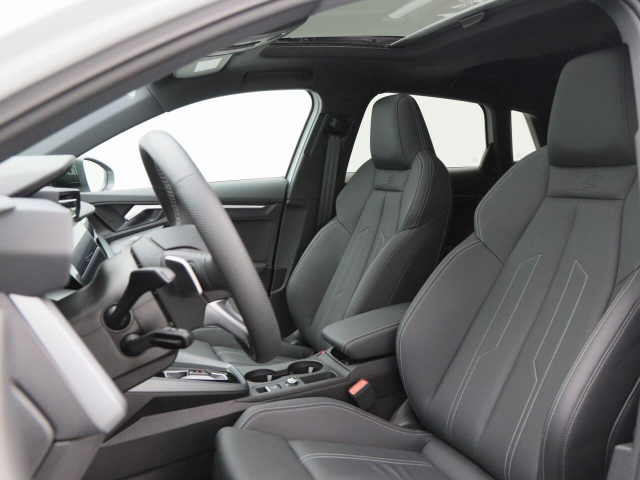 Audi A3 SPORTBACK 45 TFSi e 272 Pk S-Line Competition | Leder | Panoramadak | Full LED | Camera | Apple Carplay | 18 Inch | 6.895 Km !!