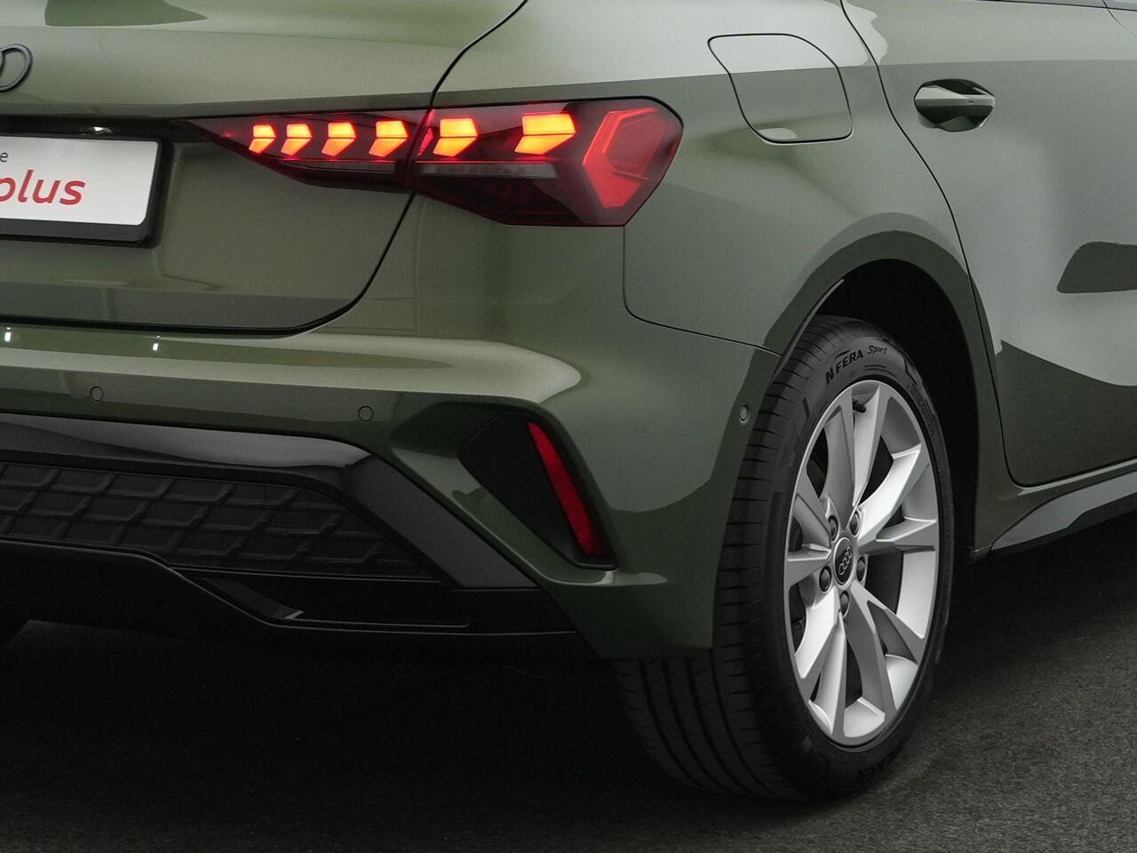 Audi A3 SPORTBACK 40 TFSI e 204 pk S edition / S-Line | Panoramadak | Adaptive Cruise | Achteruitrijcamera | Stoelverwarming