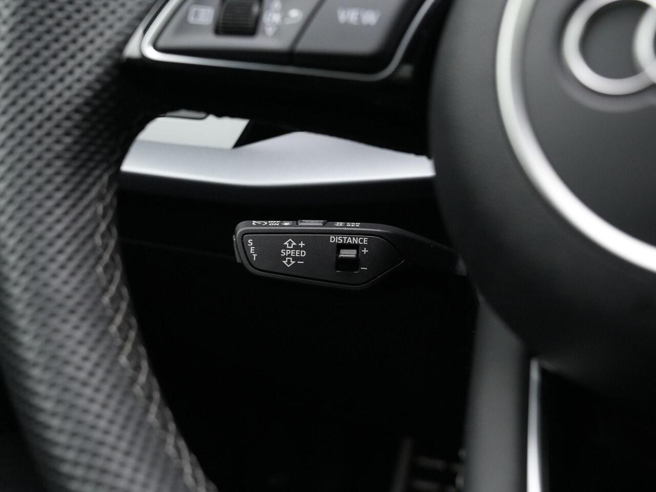 Audi A3 SPORTBACK 40 TFSI e 204 pk S edition / S-Line | Panoramadak | Adaptive Cruise | Achteruitrijcamera | Stoelverwarming