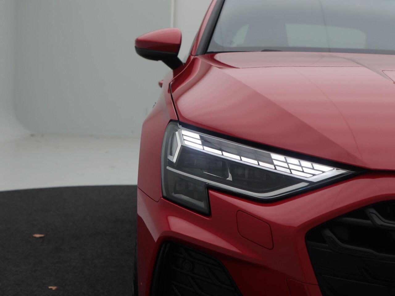 Audi A3 SPORTBACK 45 TFSi e 272 Pk S-Line Competition | Stoelverwarming | Panorama Dak | Camera | Sonos Sound | Full LED | Keyless | 18 Inch | 7.598 Km !!