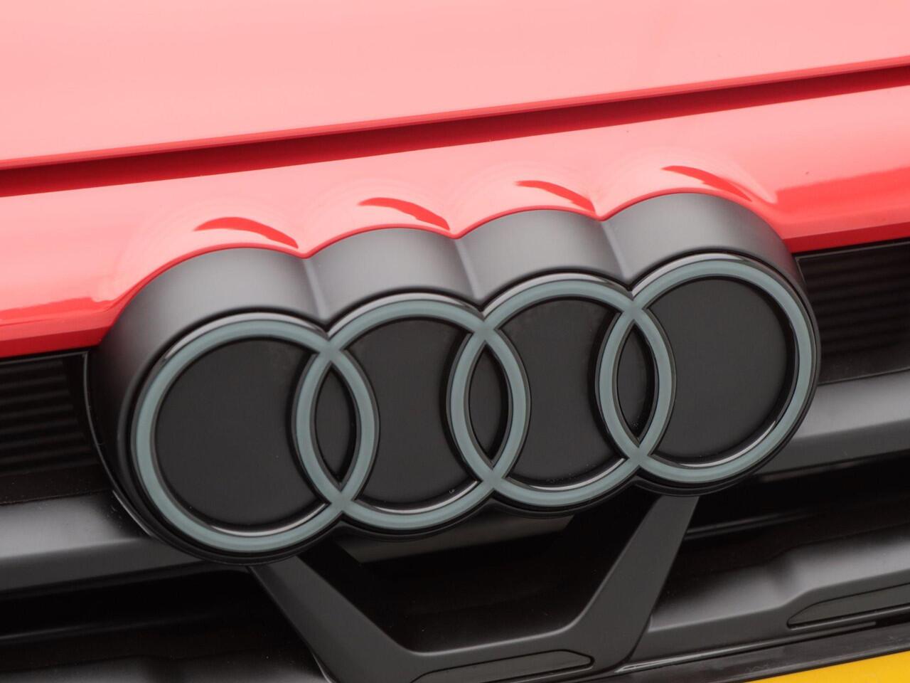 Audi A3 SPORTBACK 45 TFSi e 272 Pk S-Line Competition | Stoelverwarming | Panorama Dak | Camera | Sonos Sound | Full LED | Keyless | 18 Inch | 7.598 Km !!