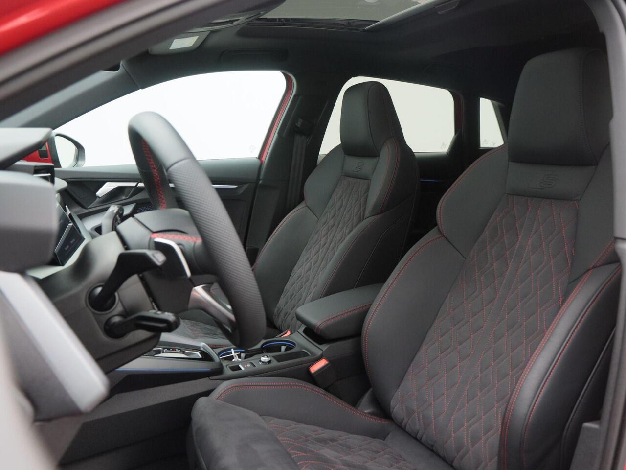 Audi A3 SPORTBACK 45 TFSi e 272 Pk S-Line Competition | Stoelverwarming | Panorama Dak | Camera | Sonos Sound | Full LED | Keyless | 18 Inch | 7.598 Km !!