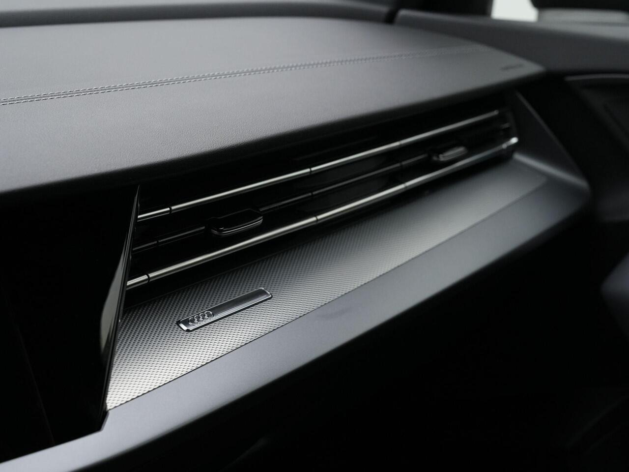 Audi A3 SPORTBACK 40 TFSI e 204 pk S edition / S-Line | Panoramadak | Achteruitrijcamera | Stoelverwarming | Adaptive Cruise