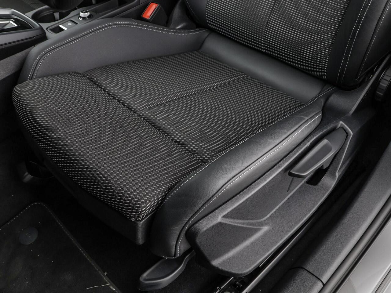 Audi A3 SPORTBACK 40 TFSIe 204pk S-tronic S edition · Camera · Apple/Android Car Play · Navigatie · Stoelverwarming · Zwart optiek · P-Sensoren · 17'' Inch · Garantie t/m 12-06-2029 of 100.000km