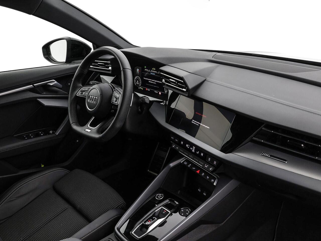 Audi A3 SPORTBACK 40 TFSIe 204pk S-tronic S edition · Camera · Apple/Android Car Play · Navigatie · Stoelverwarming · Zwart optiek · P-Sensoren · 17'' Inch · Garantie t/m 12-06-2029 of 100.000km