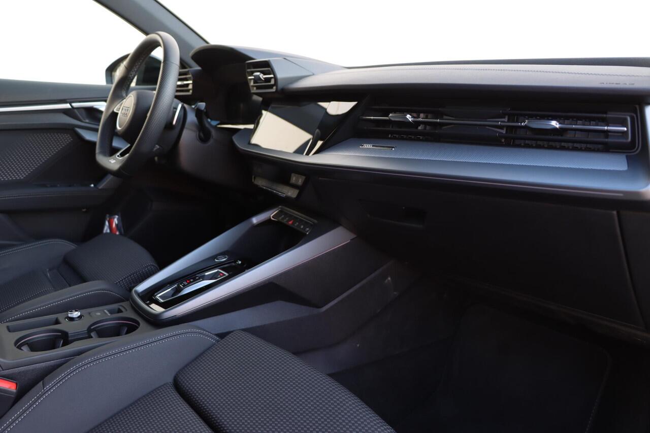 Audi A3 SPORTBACK 30 TFSI S edition 115pk S-Tronic | S-Line | ACC | Park assist | CarPlay
