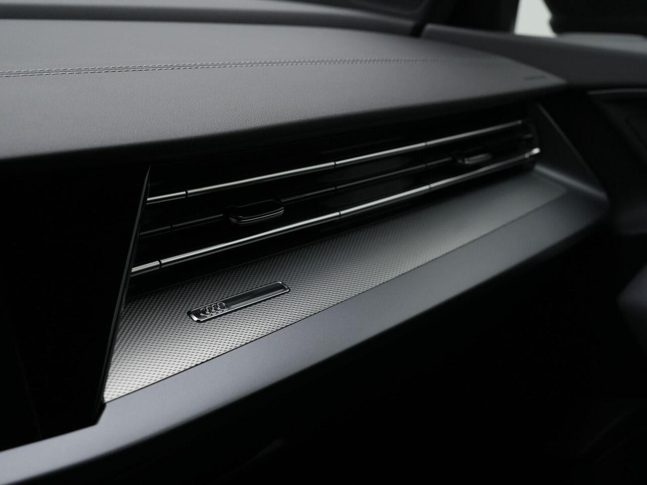 Audi A3 SPORTBACK 40 TFSI e 204 pk S edition / S-Line | Panoramadak | Achteruitrijcamera | Stoelverwarming | Adaptive Cruise