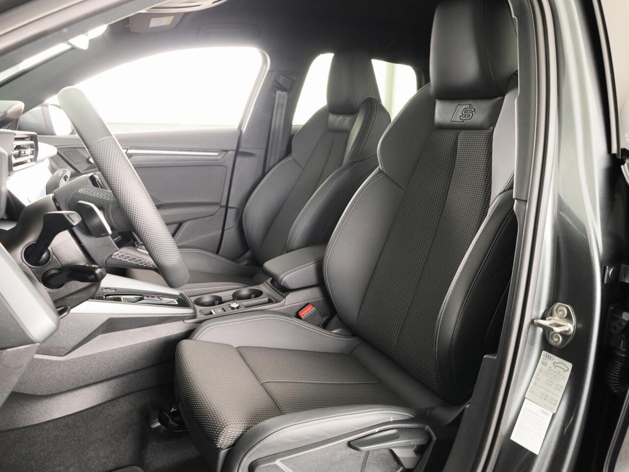 Audi A3 SPORTBACK 40 TFSI e S edition 204pk S-tronic | Verlengde garantie | Navigatie | Parkeersensoren (Park assist) | Adaptieve cruise control | Stoelverwarming | S-Line |