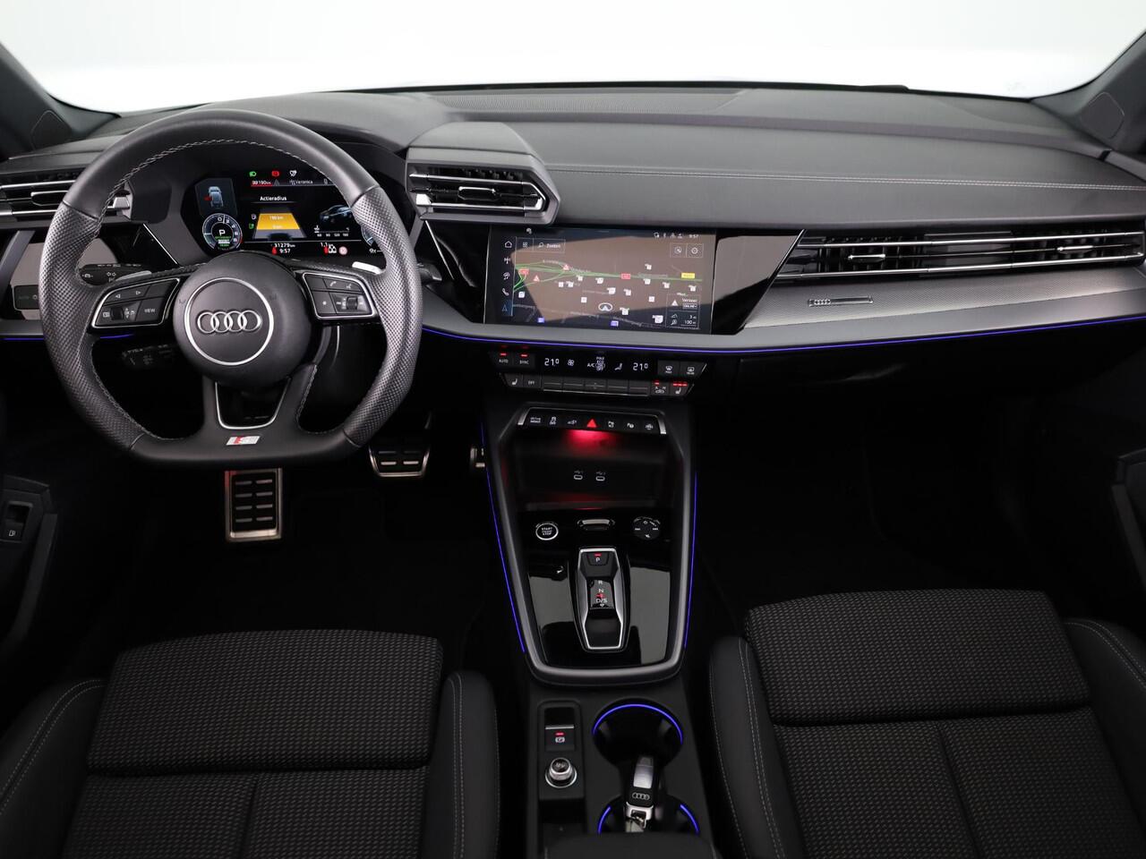 Audi A3 SPORTBACK 40 TFSI e S edition 204 pk S-tronic | Verlengde garantie | Navigatie | Panoramadak | Parkeersensoren (Park assist) | Achteruitrijcamera | Stoelverwarming | S-Line |