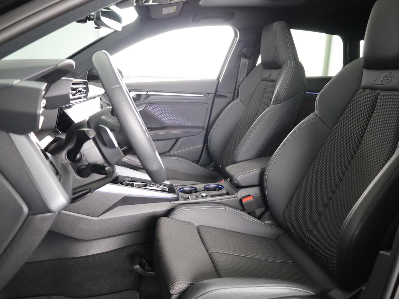 Audi A3 SPORTBACK 40 TFSI e S edition 204 pk S-tronic | Verlengde garantie | Navigatie | Panoramadak | Parkeersensoren (Park assist) | Achteruitrijcamera | Stoelverwarming | S-Line |