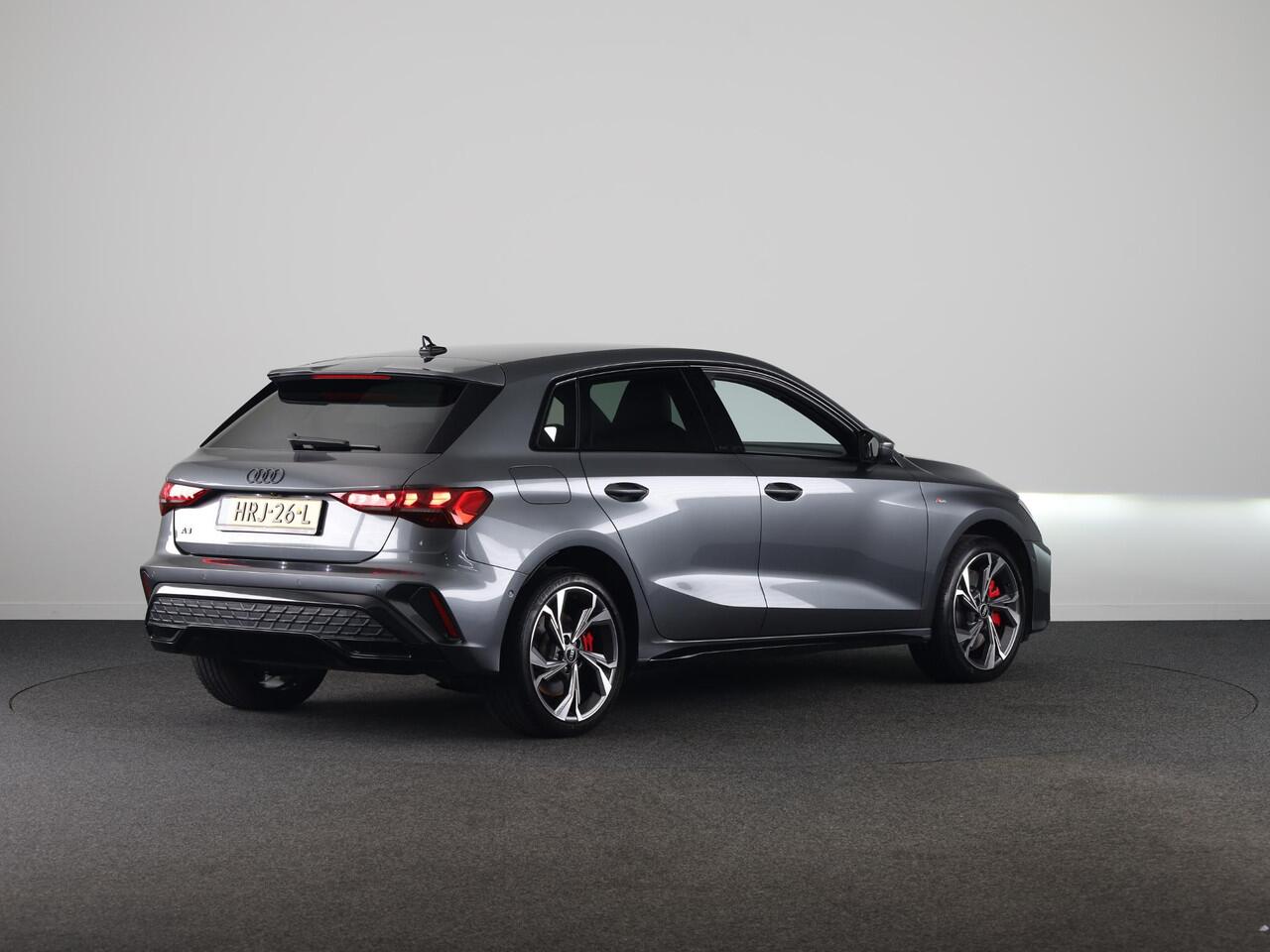 Audi A3 SPORTBACK 45 TFSI e S edition Competition 272 pk S-tronic | Verlengde garantie | Navigatie | Parkeersensoren (Park assist) | Achteruitrijcamera | Stoelverwarming | S-Line |