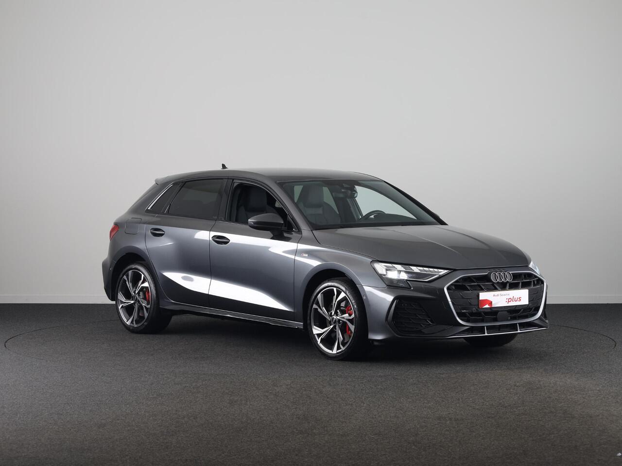 Audi A3 SPORTBACK 45 TFSI e S edition Competition 272 pk S-tronic | Verlengde garantie | Navigatie | Parkeersensoren (Park assist) | Achteruitrijcamera | Stoelverwarming | S-Line |