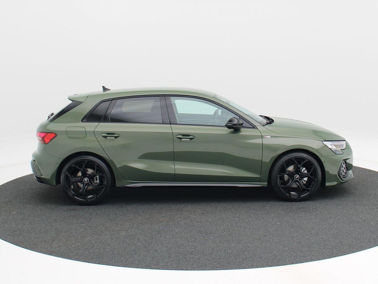 Audi A3 SPORTBACK 35 TFSI | S edition | | Privacy glas | Sonos 3d | 19 inch | Comfortsleutel | Matrix Led |